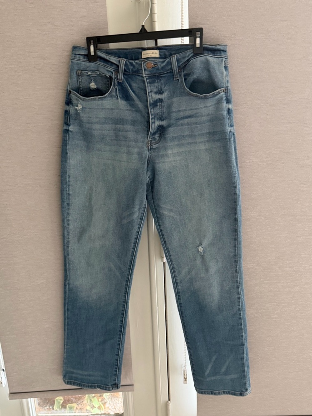 Women’s Straight Leg Jeans - Light Blue Distressed